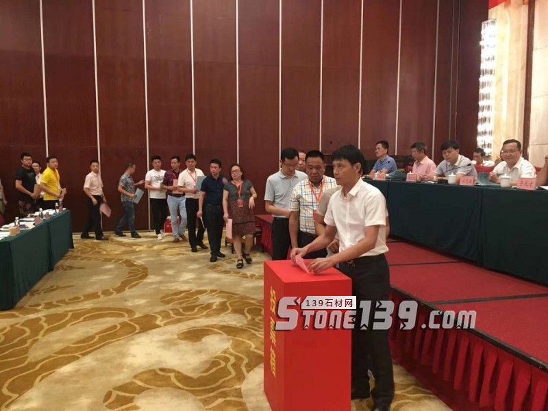 李龍才當(dāng)選第七屆湖北省石材工業(yè)協(xié)會會長