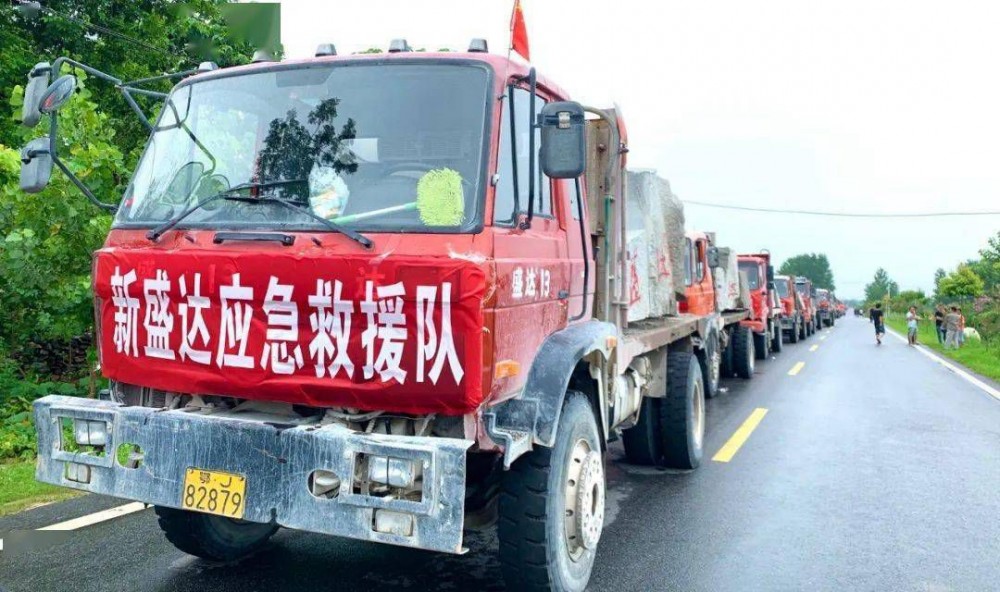 麻城發(fā)生重大塌方險(xiǎn)情！麻城石材人無償運(yùn)送5000方石材荒料進(jìn)行拋石固腳！點(diǎn)贊！